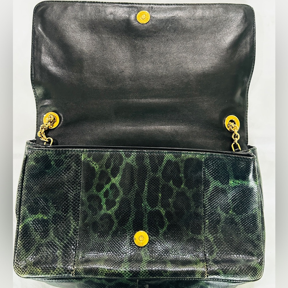 Dolce & Gabbana
Model Name: Pochette Karung Leo
Color Verdone - Picture 4 of 12